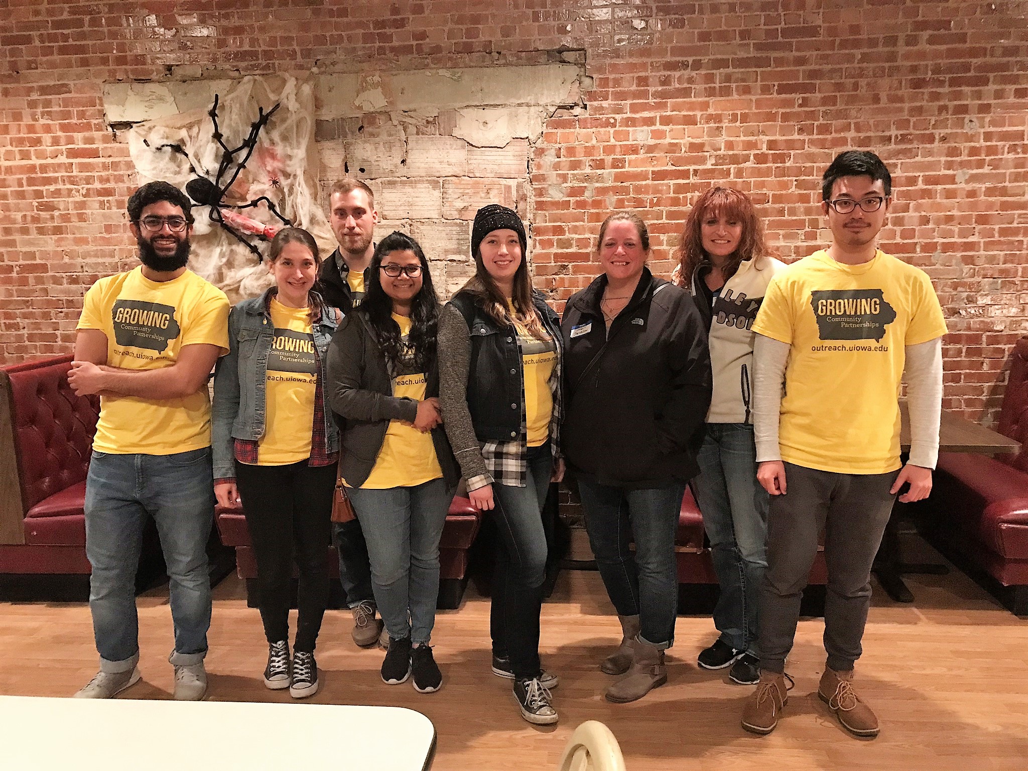 Urban and Regional Planning students meet with residents in Mason City